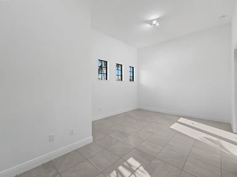 9368 Cantal Cir E — Photo 45