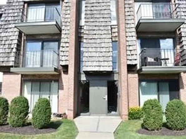 633 Forest Green Dr, Coraopolis, PA 15108