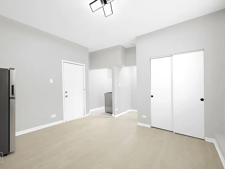 7715 S South Shore — Photo 12