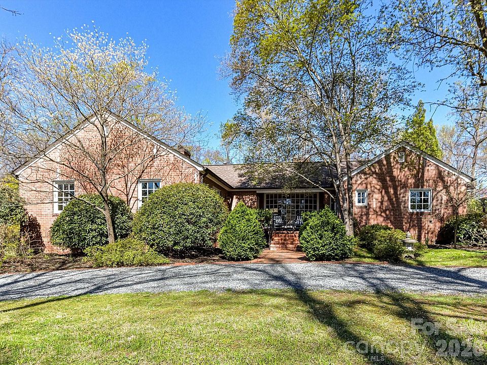 1st image of 3009 Country Club Dr #3