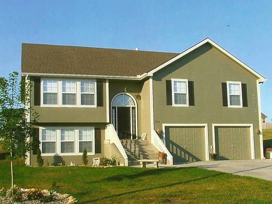 2nd image of 2229 Magnolia Dr