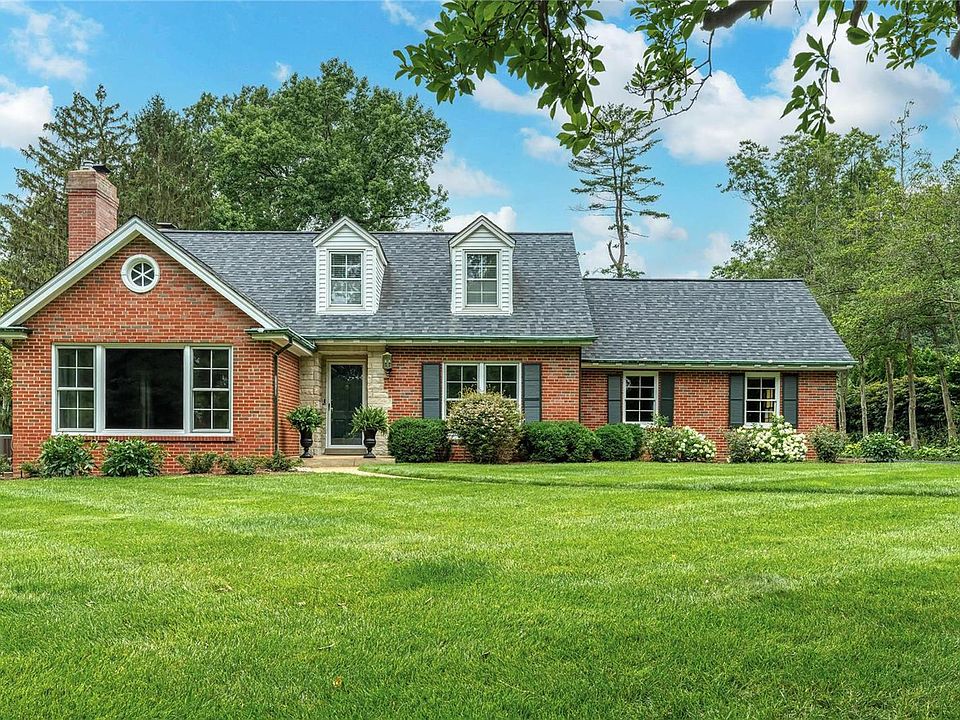 1st image of 31 Frontenac Estates Dr