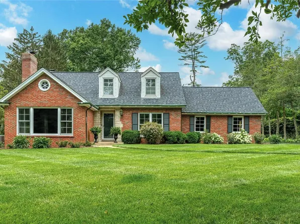 31 Frontenac Estates Dr, Saint Louis, MO 63131