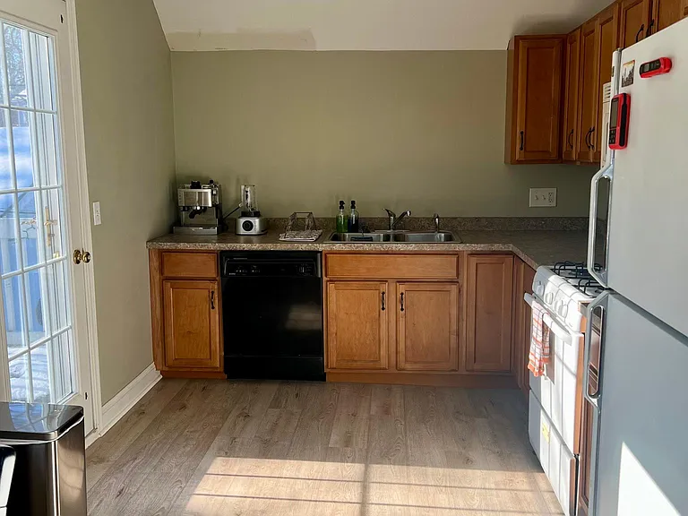46 Hartsen St #UPPER — Photo 5