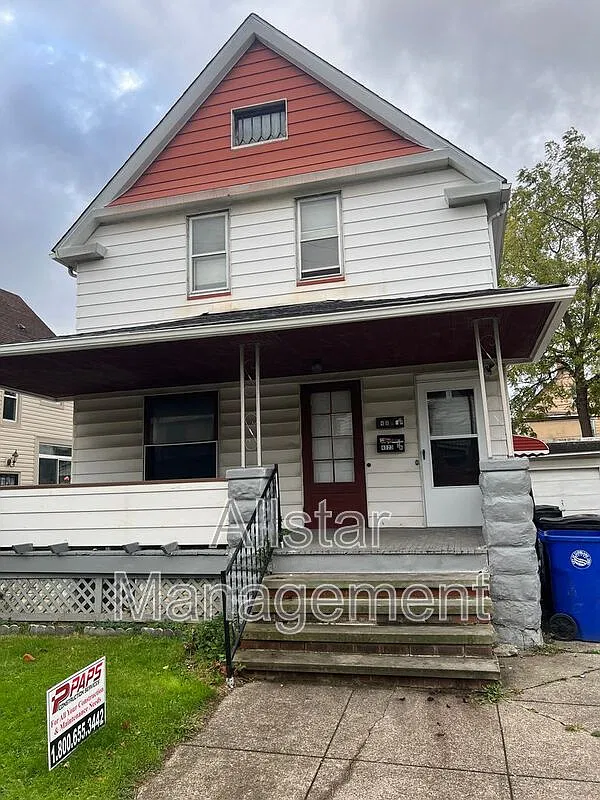 2 bed, 1.0 bath, 720 sqft, $825 — Photo 1
