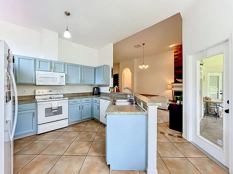 2125 Emerald Green Cir — Photo 23