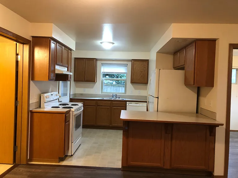 kitchen with breakfast bar