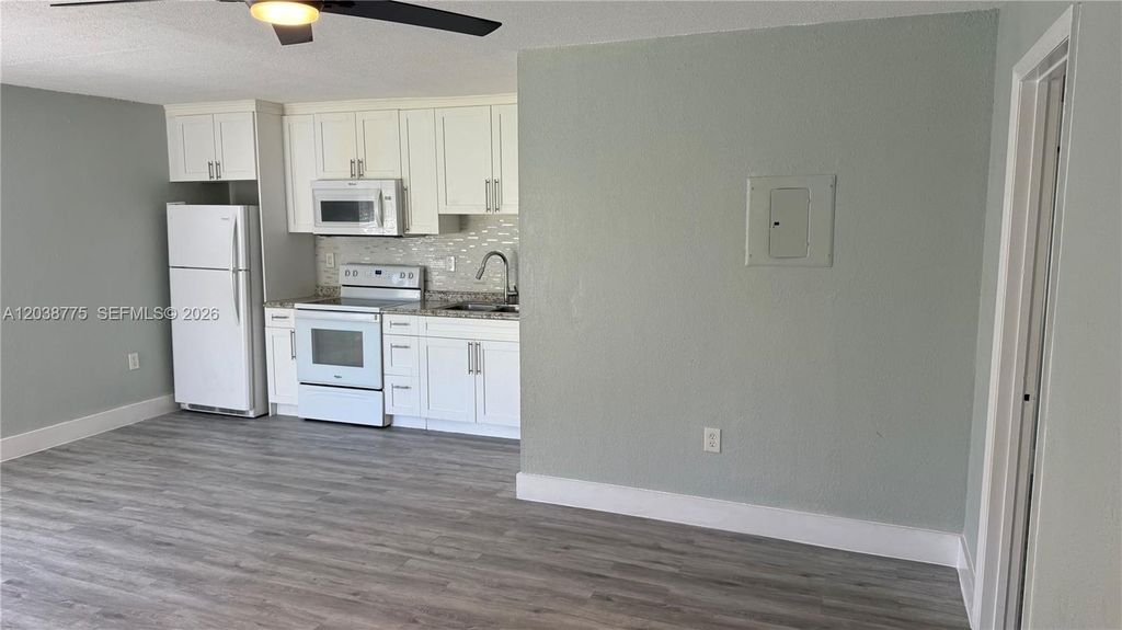 220 NW 12th St APT 4, photo 9