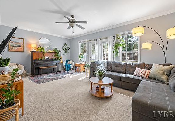 5th image of 3008 Hill St Unit 212
