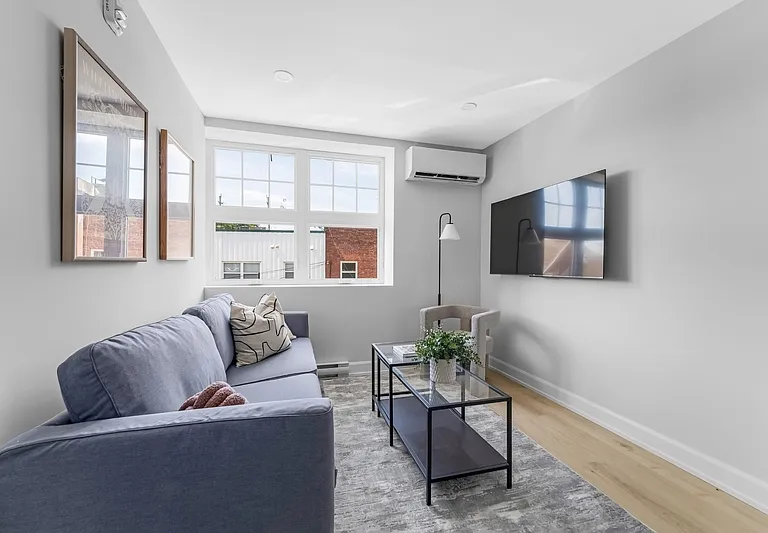 658 Somerset St W #101 — Photo 10