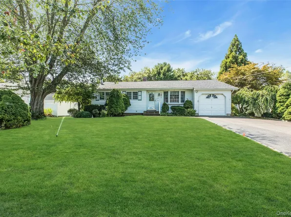 10 Lucille Drive, Sayville, NY 11782
