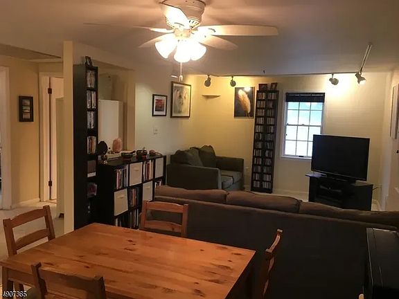 5th image of 26 Oak St #26