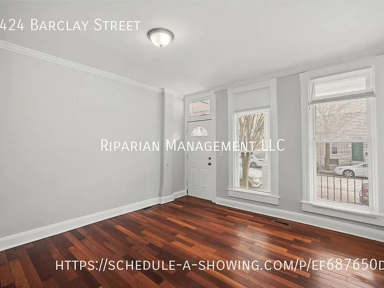 2424 Barclay St — Photo 6