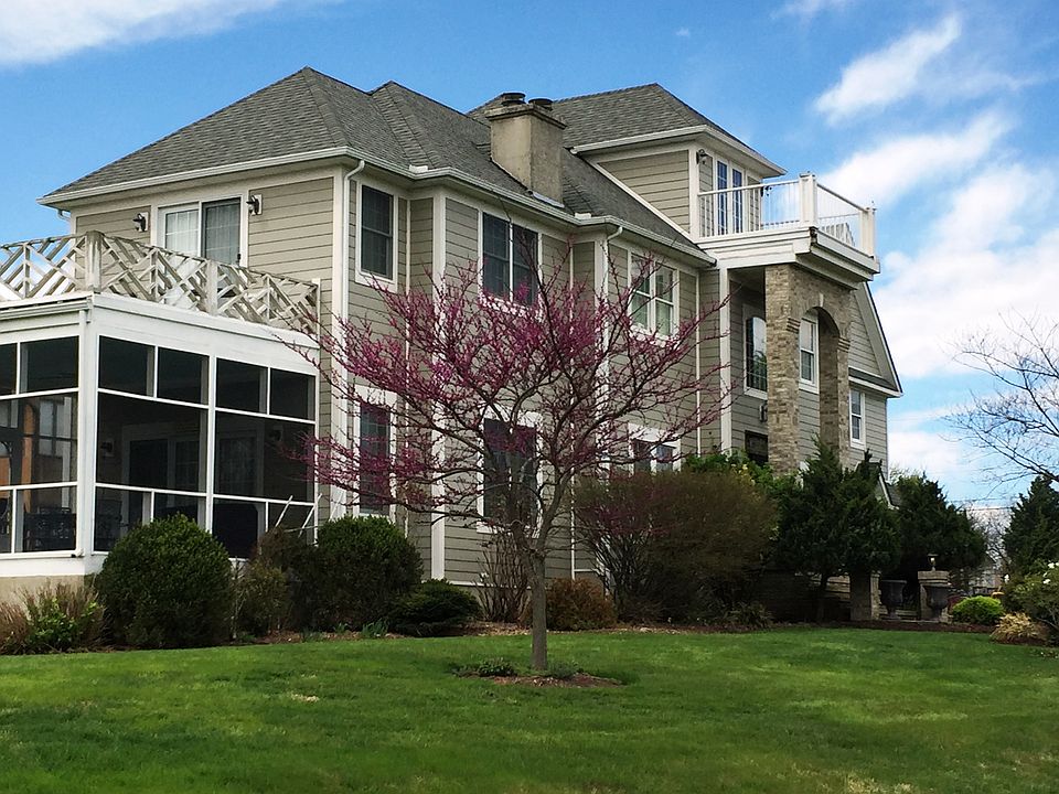 1st image of 703 Broadcreek Dr