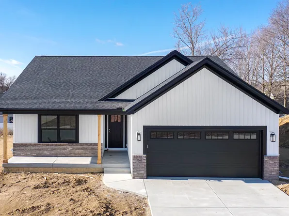 2503 Treeline Dr, Bloomington, IL 61704