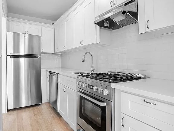 3rd image of 300 E 71st St APT 18J