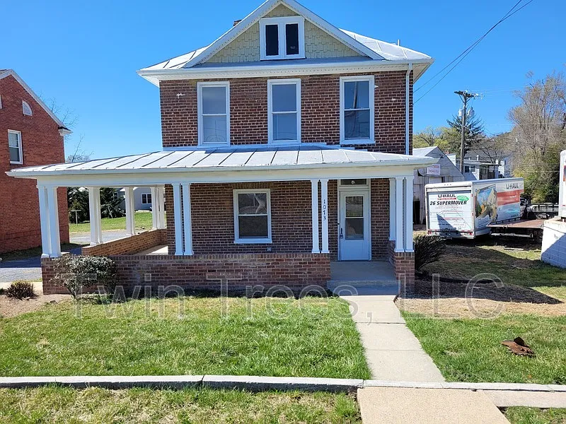 4 bed, 2.0 bath, 1600 sqft, $1,550 — Photo 1