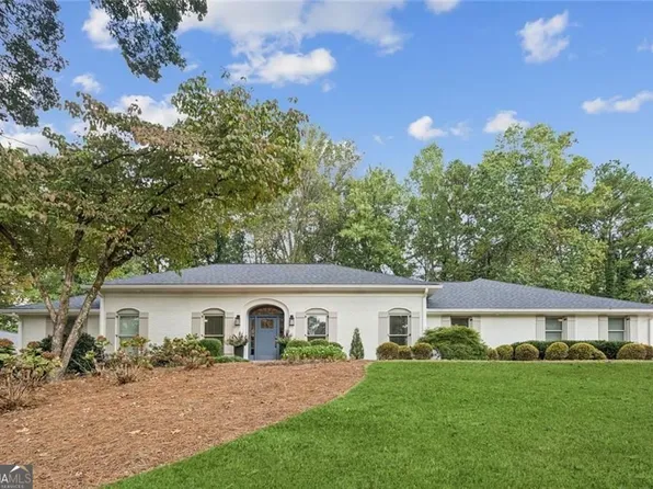5662 Queensborough Dr, Dunwoody, GA 30338