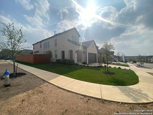 4 bed, 3.5 bath, 2347 sqft, $3,100 — Photo 3