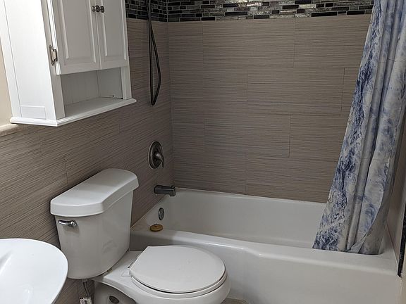4th image of 5203 NE 24th Terrace #B110