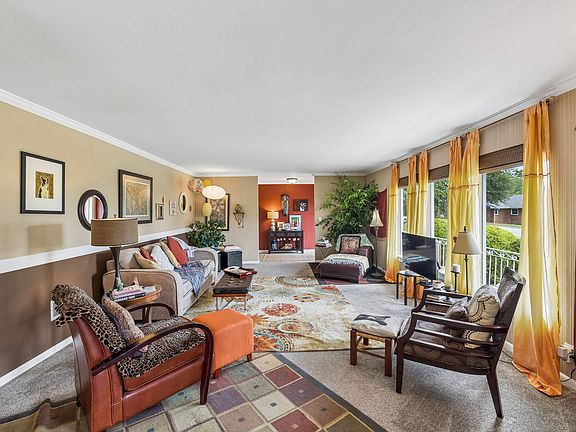 5th image of 821 Mount Belvoir Dr
