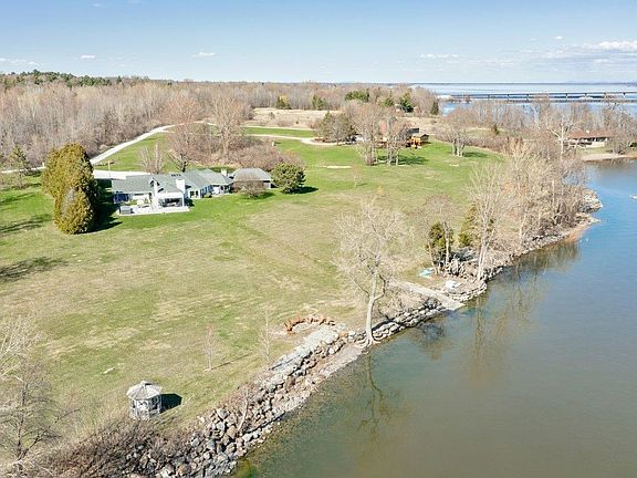 3rd image of 431 McGregor Point