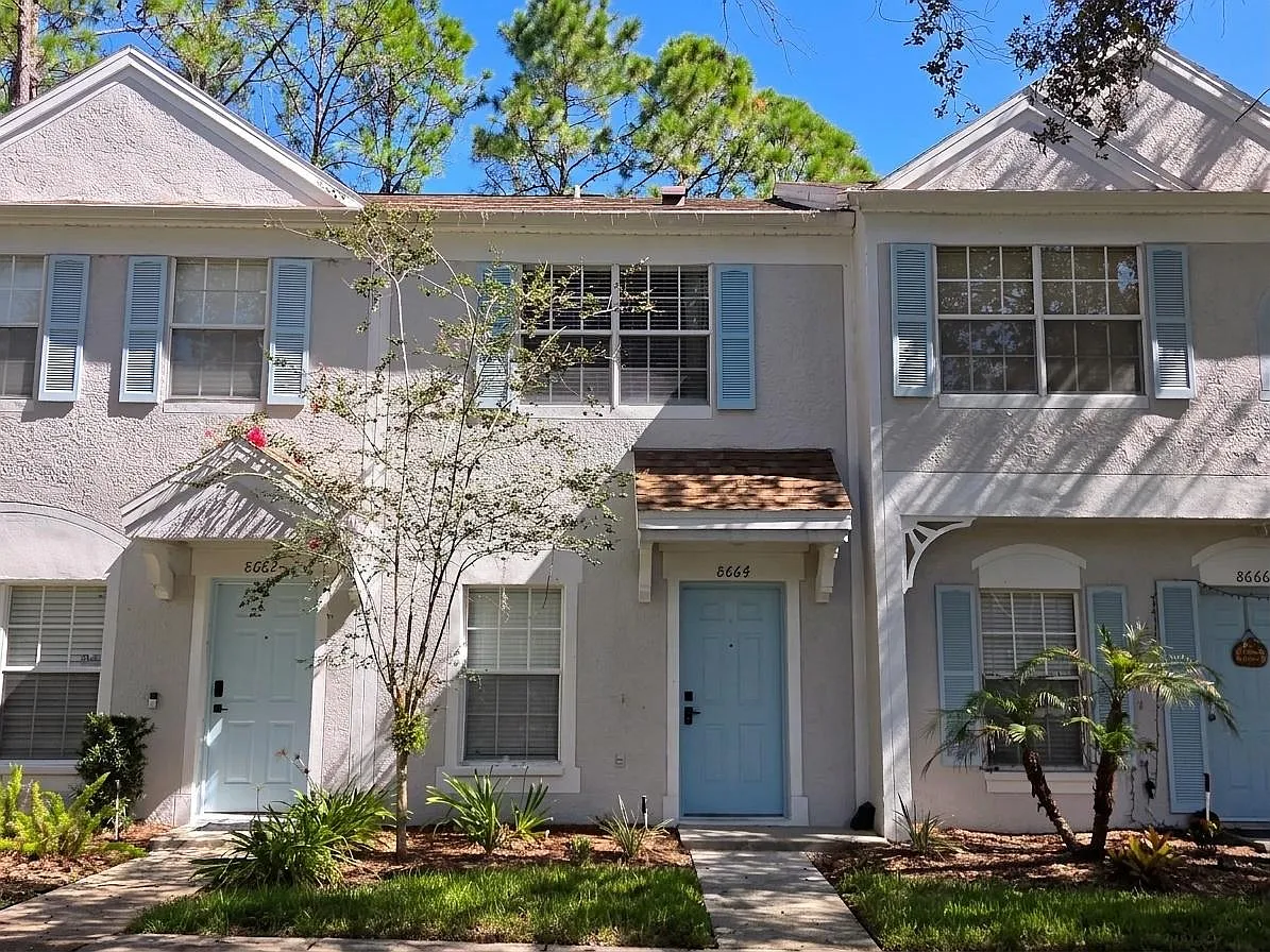 Immaculate 2 Bedroom 1.5 Bath Townhome In New Tampa! — Photo 1