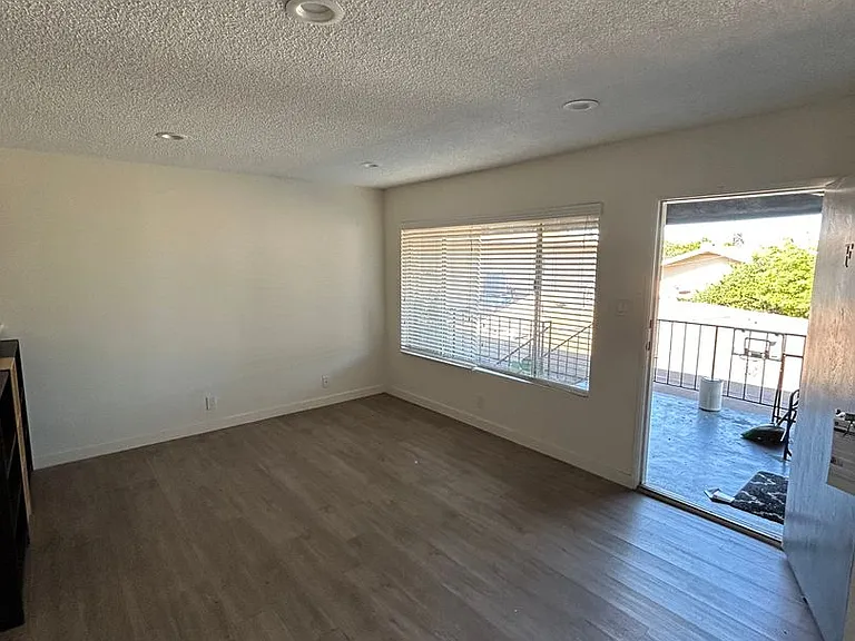 12128 Ramona Ave — Photo 13