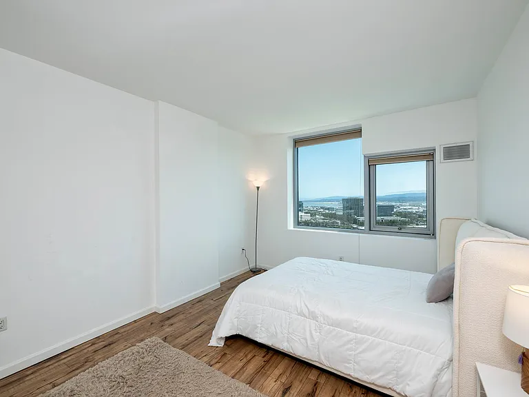 1 Mandalay Pl #905 — Photo 12