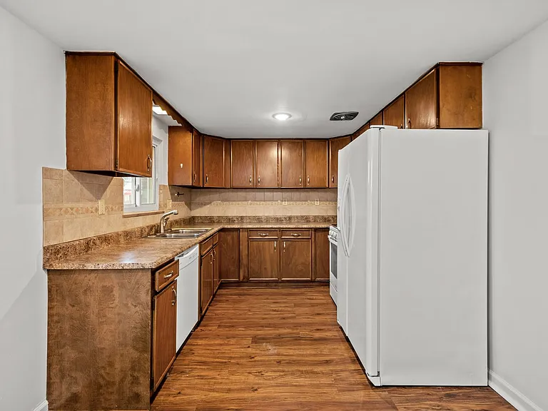 250 Vine St — Photo 11