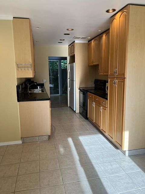 1st image of 3419 Benton St