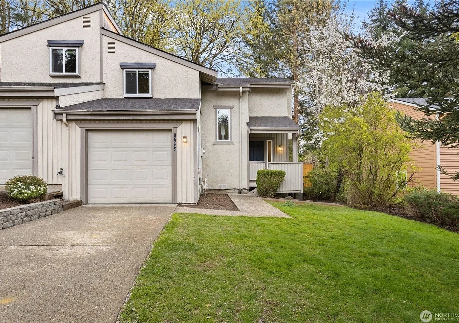 3Bd/1.5Ba Redmond Condo — Photo 1