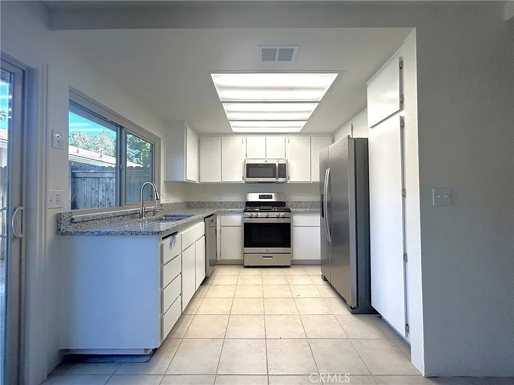15202 Shadybend Dr — Photo 3