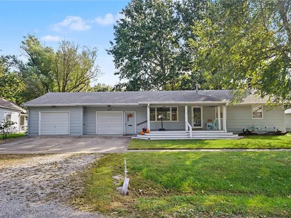 627 Maple St, Wellsville, KS 66092