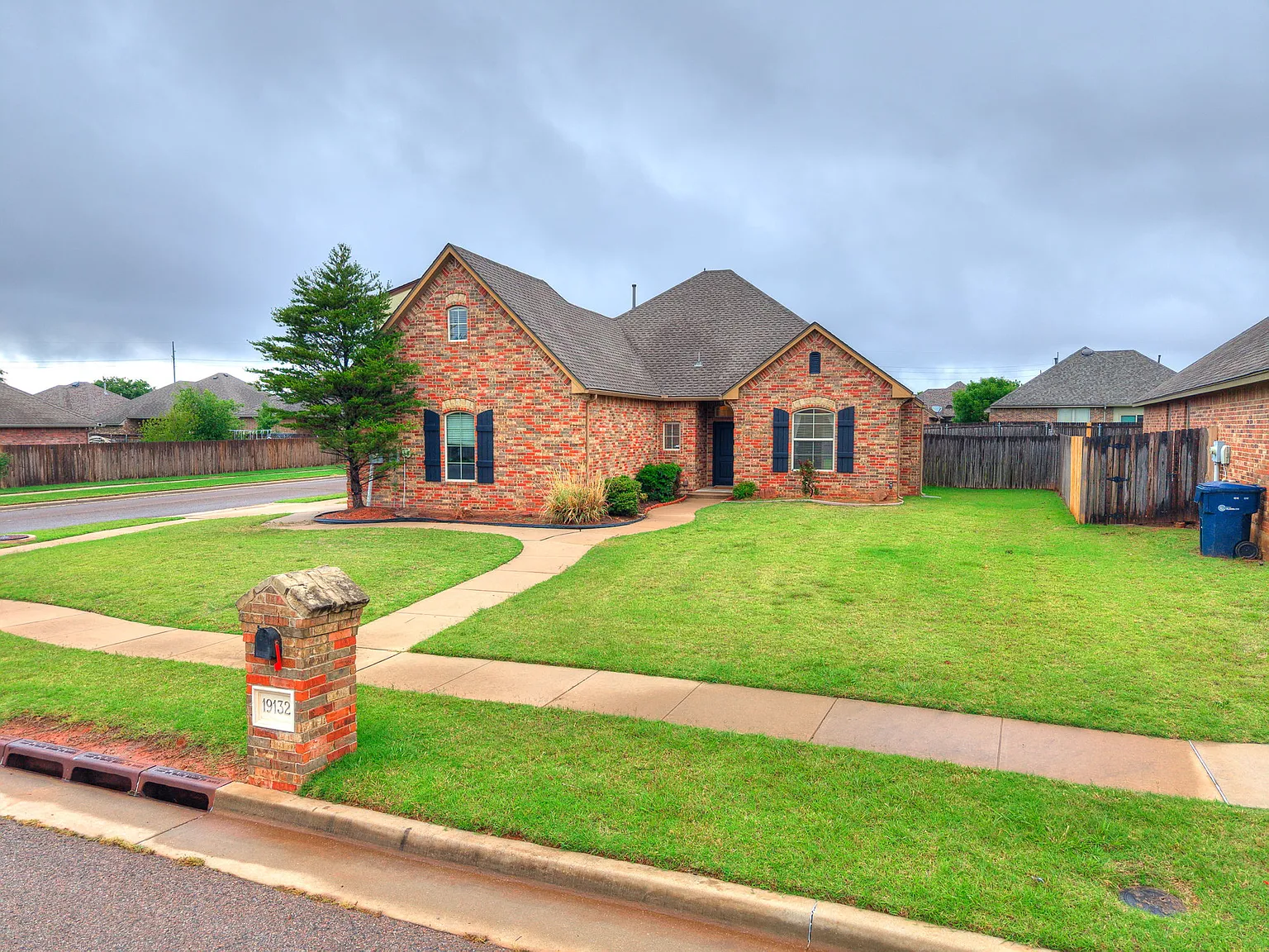 3 bed, 2006 sqft, $1,997 — Photo 1