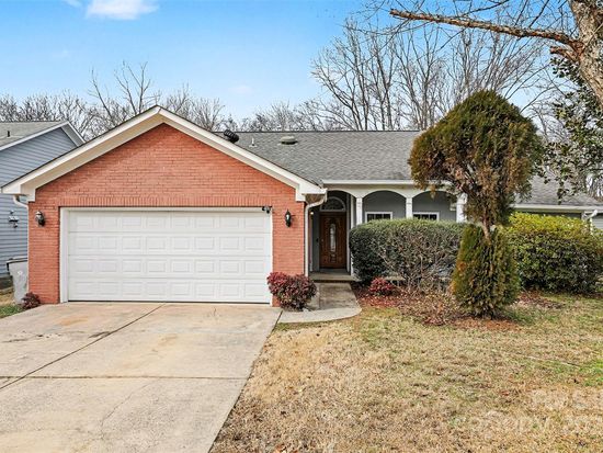12145 Landing Green Dr, Charlotte, NC 28277