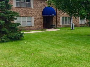 8689 Macomb St APT 4, Grosse Ile, MI 48138