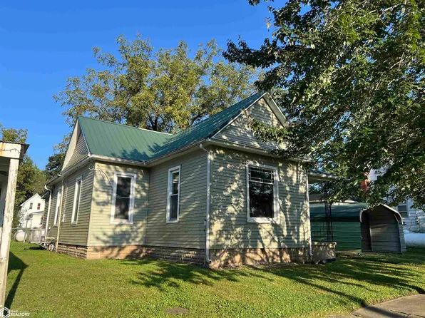 204 N 3rd St, Farmington, IA 52626