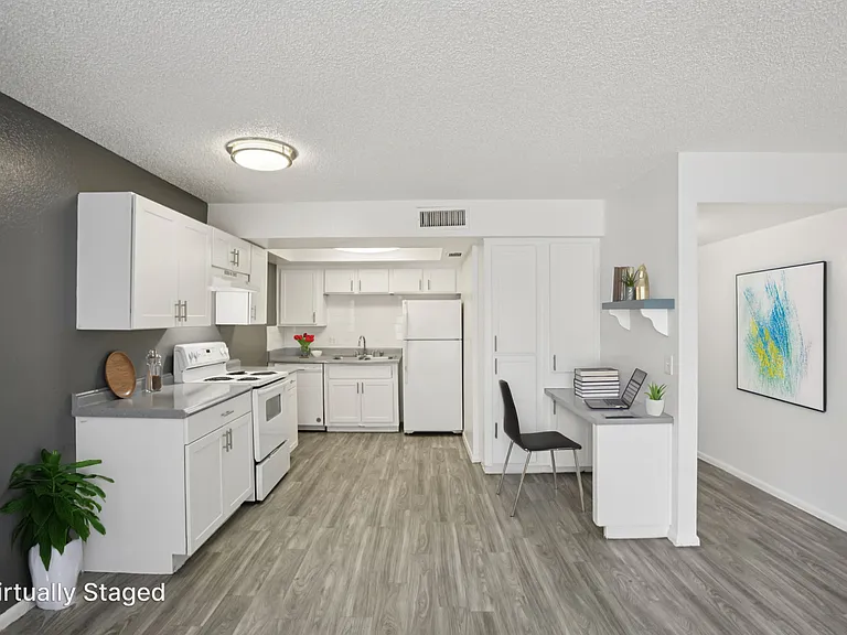 Lemon Grove Apartments — Photo 16