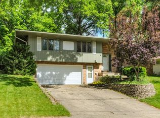 2709 69th St, Urbandale, IA 50322