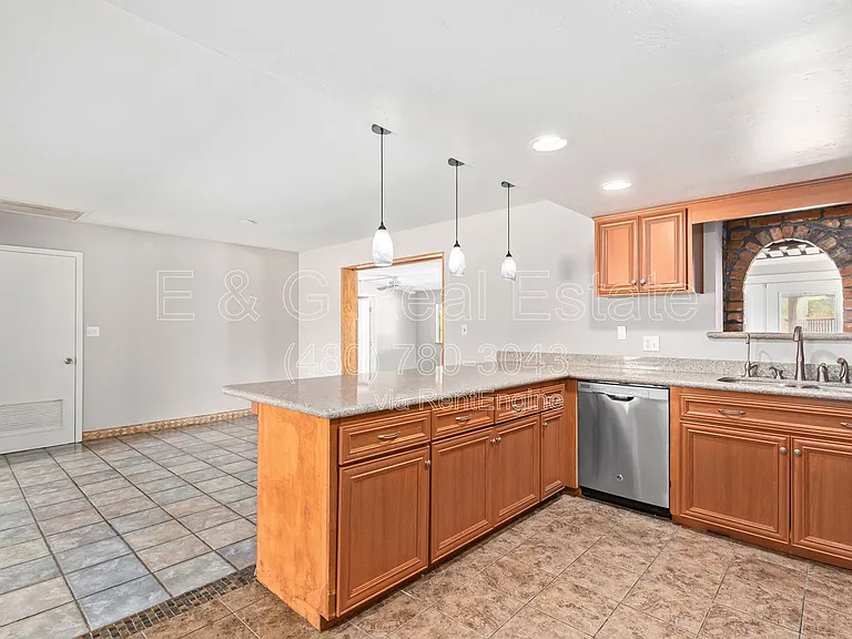 1918 E Palmcroft Dr — Photo 13