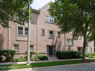 697 Lyster Rd, Highwood, IL 60040