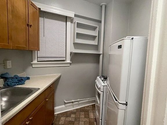5th image of 1916 R St NW #804