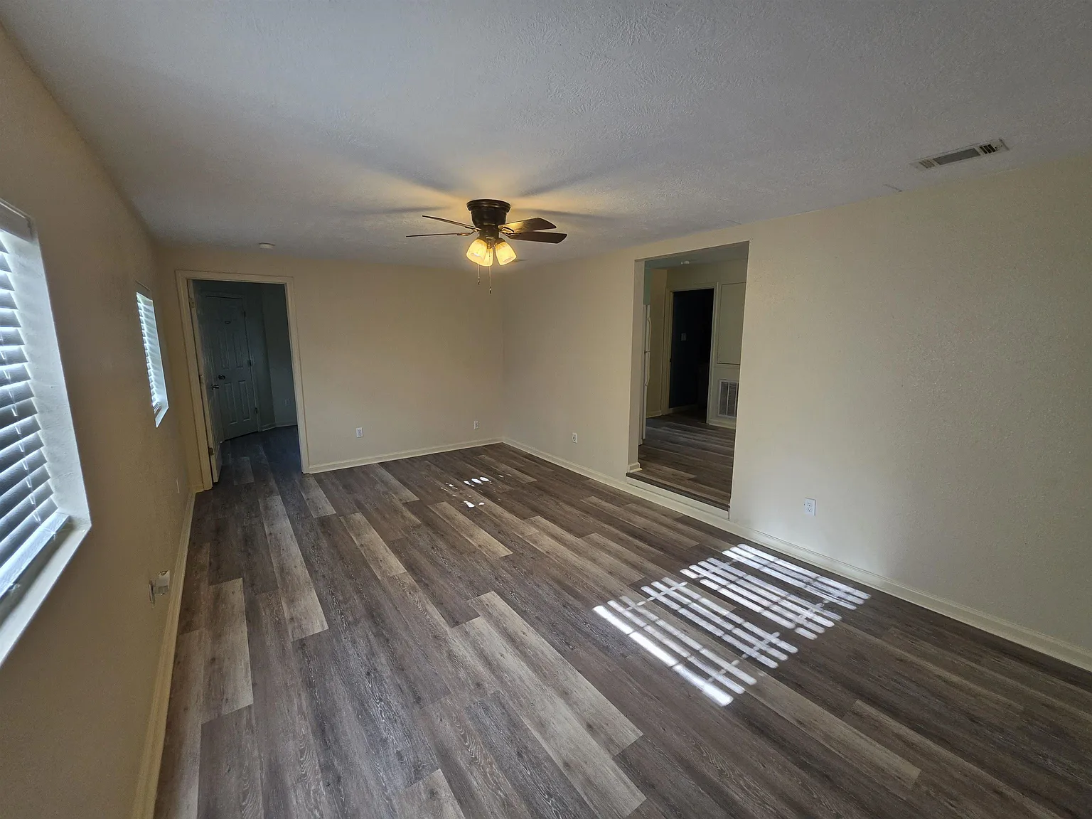 3 bed, 1160 sqft, $1,200 — Photo 3