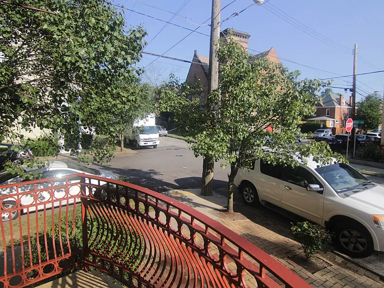 200 Franklin Ave #2 — Photo 5