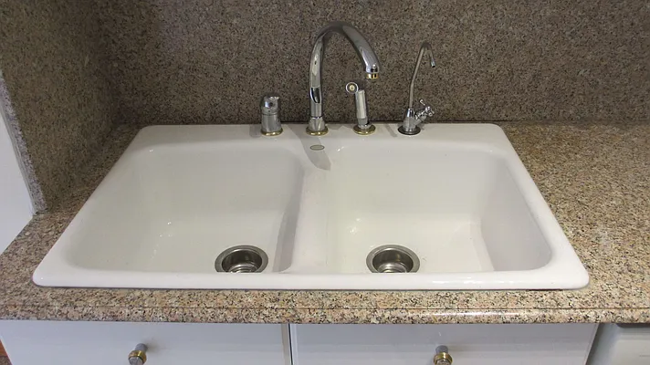 Rented by EZ Sell Realty | media 18