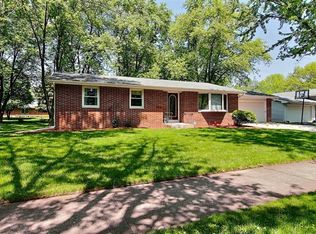 512 Mary Ln, Crown Point, IN 46307