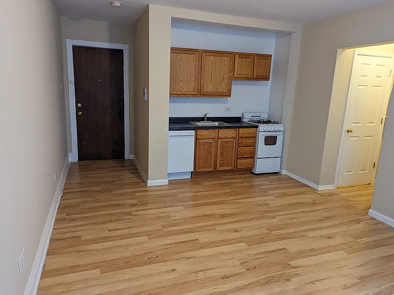 4421 N Broadway St #12 — Photo 8
