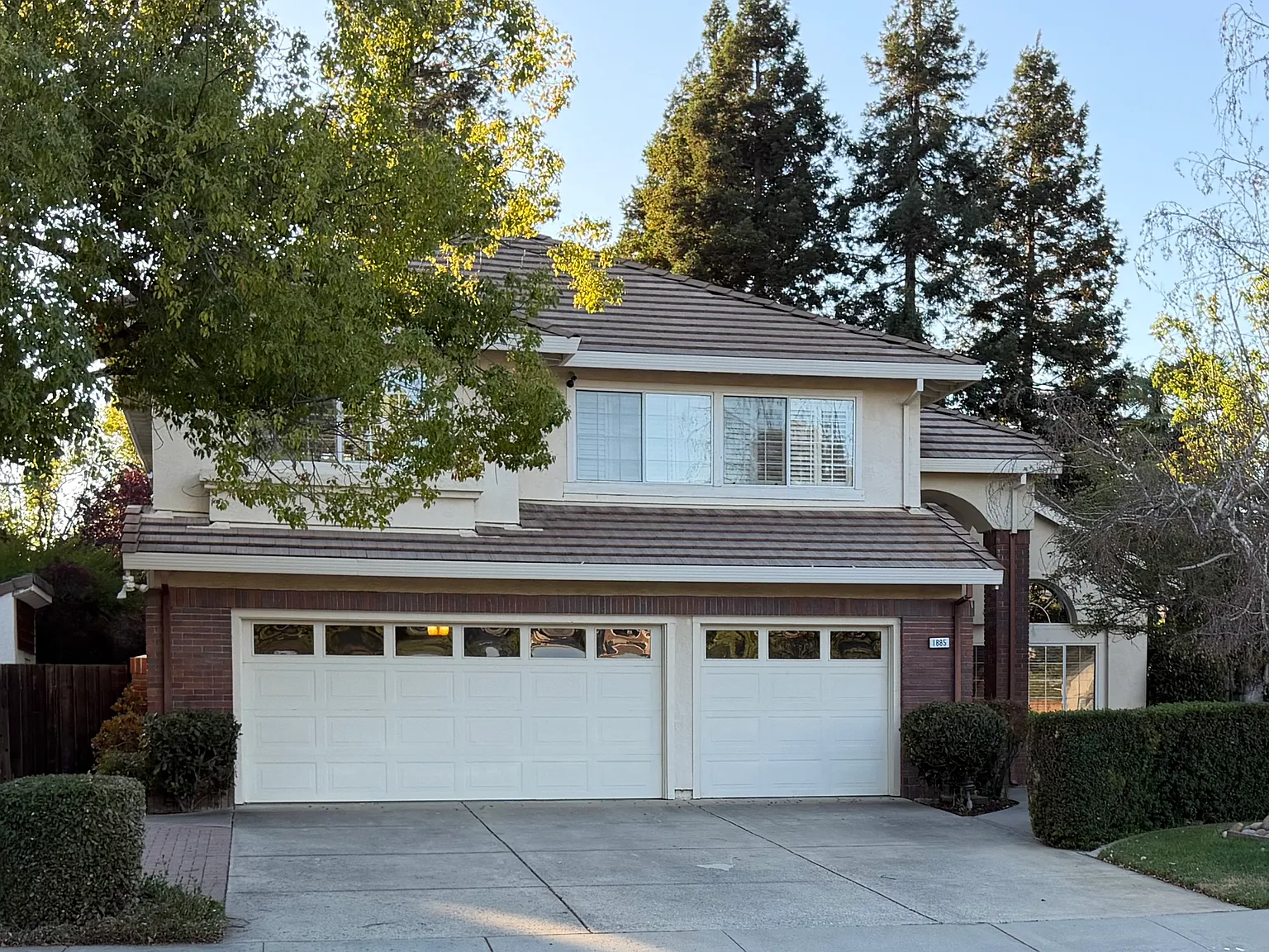 1885 Justino Drive — Photo 1