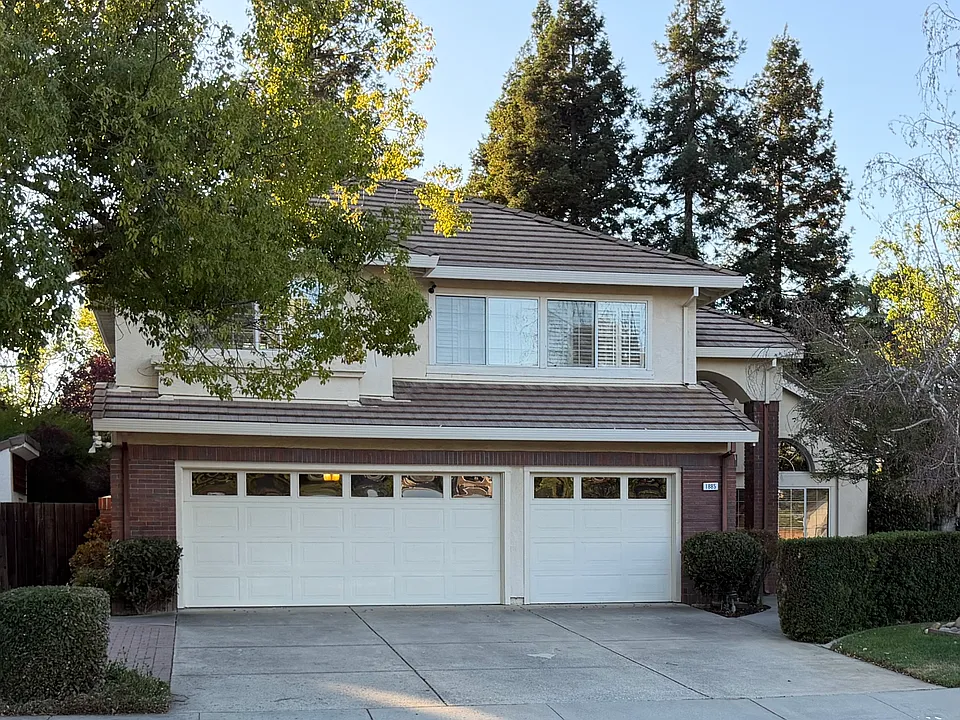 1885 Justino Dr